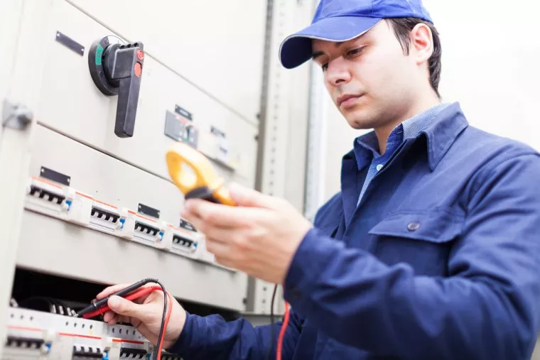 Quelles sont les nouvelles normes en vigueur pour refaire le tableau électrique d'une villa ?, Amiens, FLO ELEC